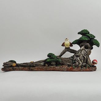 39687 Tree Ent - Lying Down With Owl W34cm